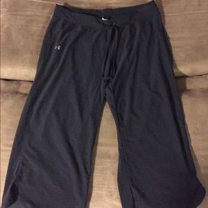 Black under armour capris