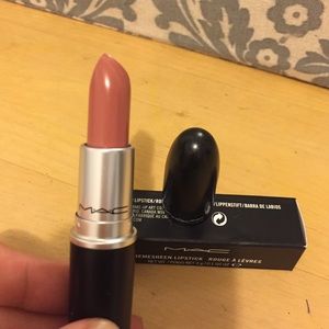 Mac  cremesheen modesty