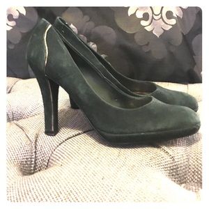 Suede Hunter green pumps
