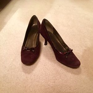 Stuart Weitzman brown suede pumps