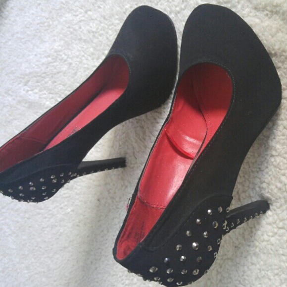 Black heels size 7.5