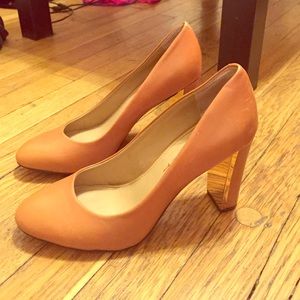 Banana republic cognac heels with gold accent