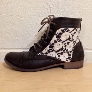 BRAND NEW Lace Ankle Boots