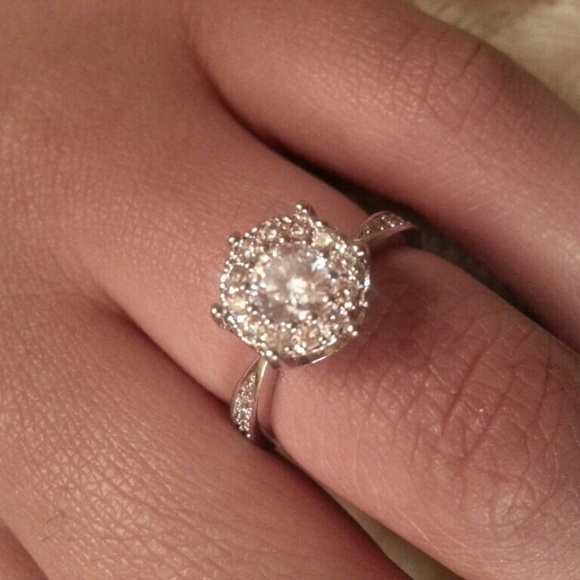 New never worn Beautiful sterling silver ring 6.
