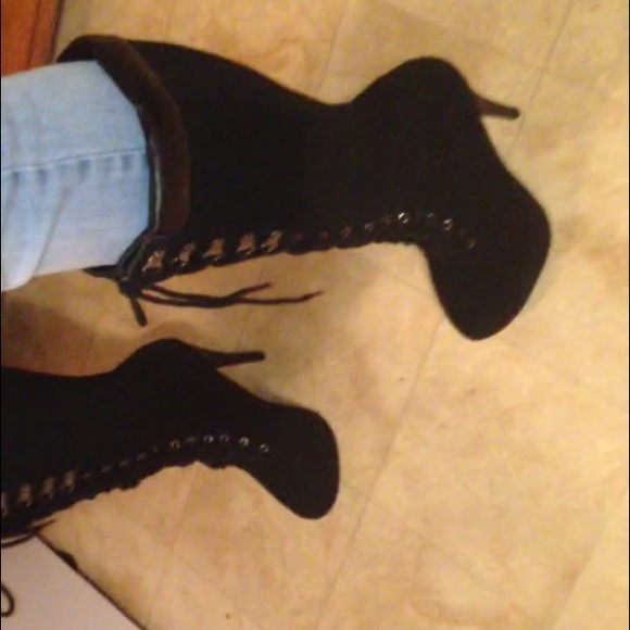 Black heels - Picture 1 of 2