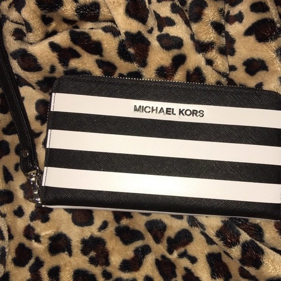 Michael Kors clutch/wallet