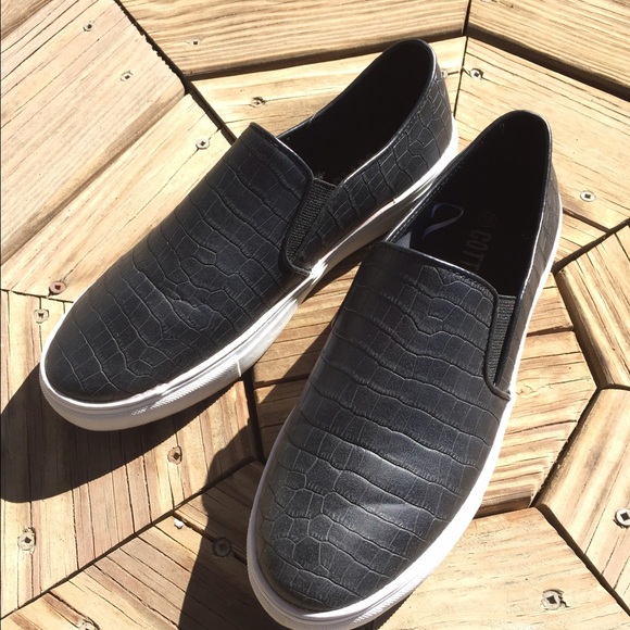 Comfy black slip ons