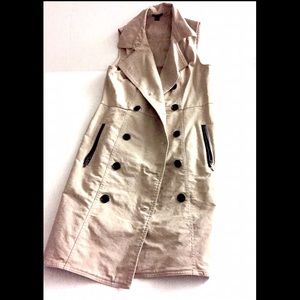 Sleeveless trench dress