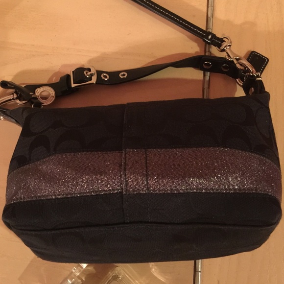 🌺🌺AUTHENTIC COACH X-SMALL HAND BAG🌺.  NWOT - Picture 2 of 4