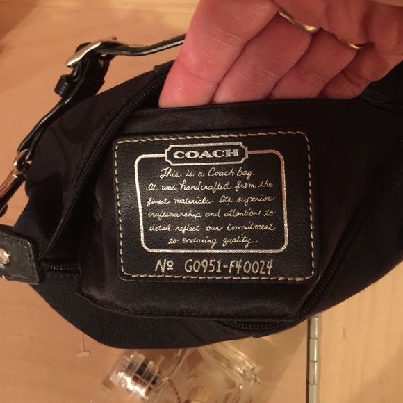 🌺🌺AUTHENTIC COACH X-SMALL HAND BAG🌺.  NWOT - Picture 3 of 4