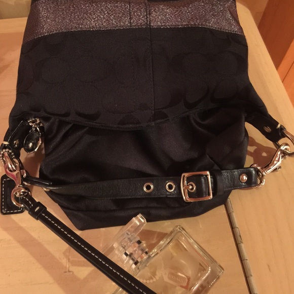 🌺🌺AUTHENTIC COACH X-SMALL HAND BAG🌺.  NWOT - Picture 4 of 4