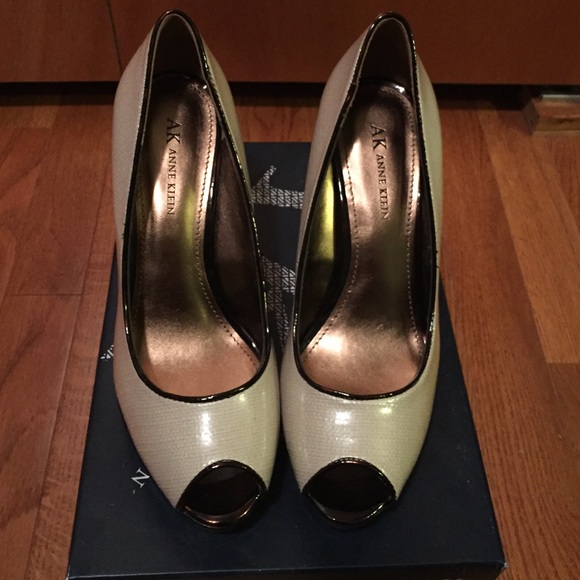 Anne Klein Shoes - Anne Klein peep toe pumps 🇱🇷