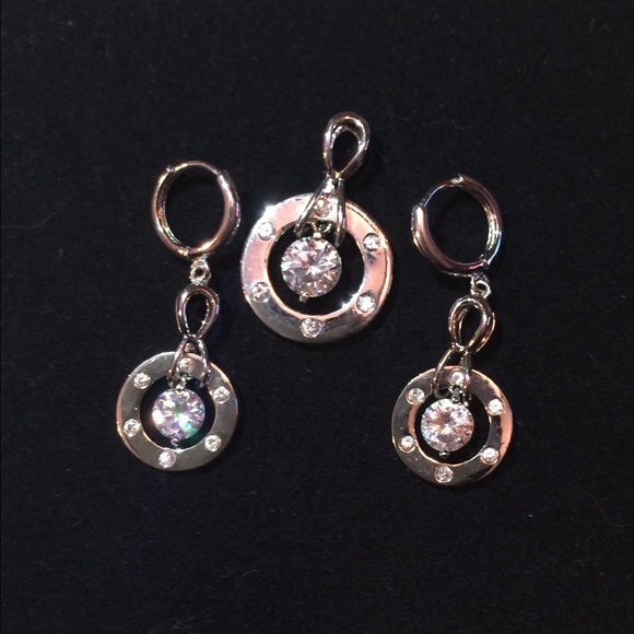 925 Sterling Silver pendant and earring set