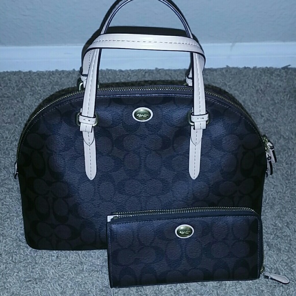 Coach Purse with a matching wallet