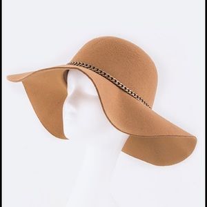 Floppy hat