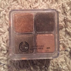 The Body Shop Chocolate Box Shimmer Cubes