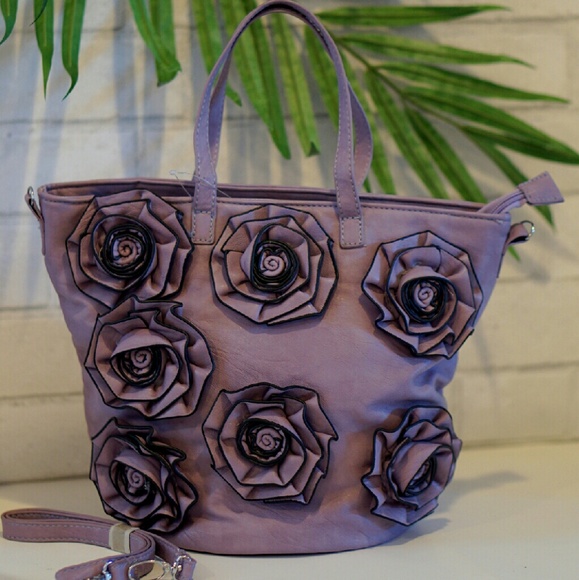 Violet Spring Tote With Expandable Strap