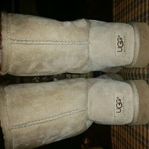 Classic short Ugg boots