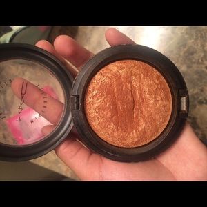 Mac mineralized bronzer- Gold Deposit