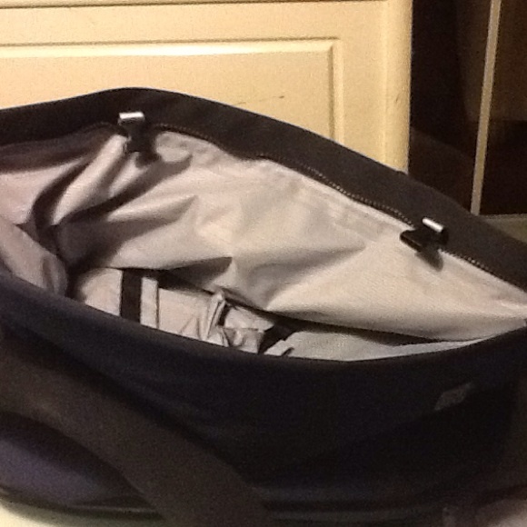 Lululemon. NWOT PIC 2 OF 2 - Picture 1 of 4