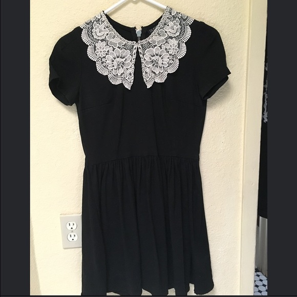 Deandri Roselle White Lace Collar Dress