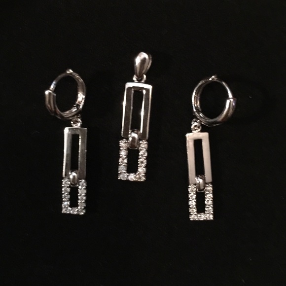 925 Sterling Silver pendant and earring set