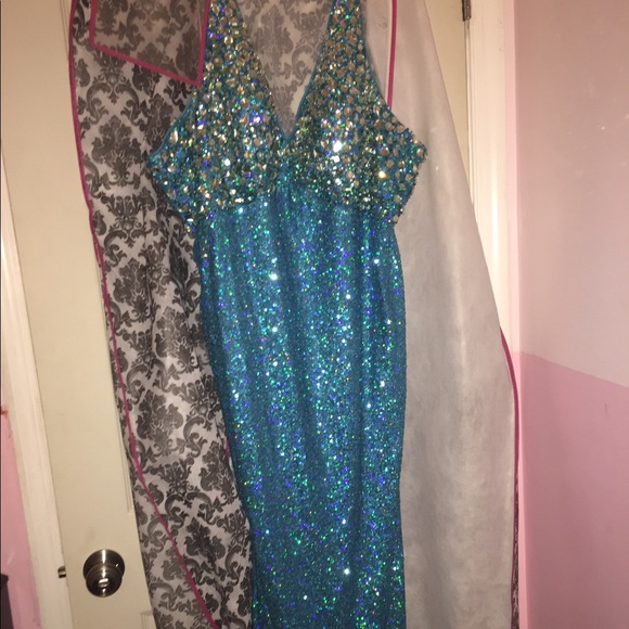 Prom dress - Picture 4 of 9