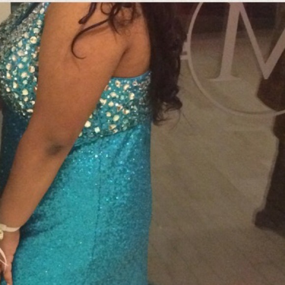 Prom dress - Picture 5 of 9