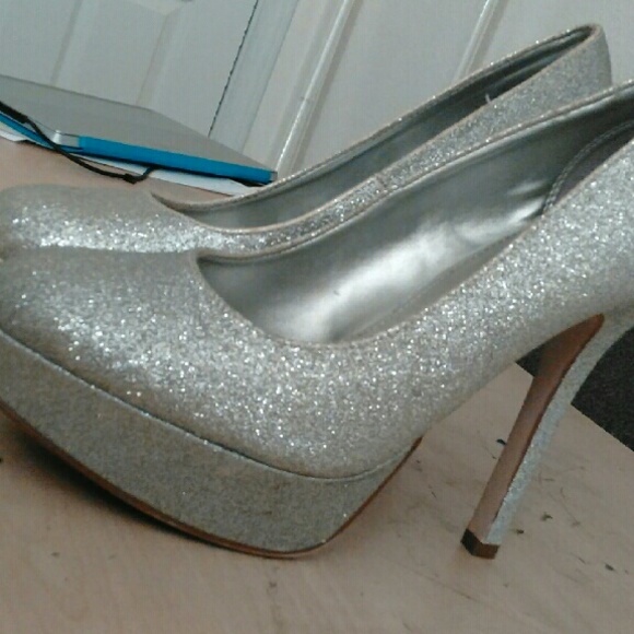 Heels - Picture 2 of 4