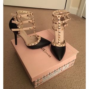 Lulu's - Black gold studded heels