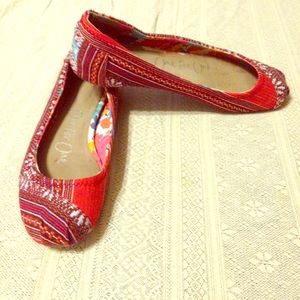Toms tribal ballet flats