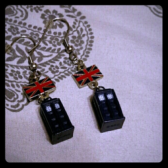 FINAL PRICE DROP - Doctor Who TARDIS earrings
