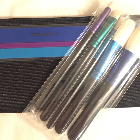 MAC Cosmetics travel size brush set