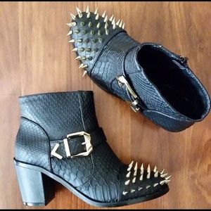 Use once spike boots