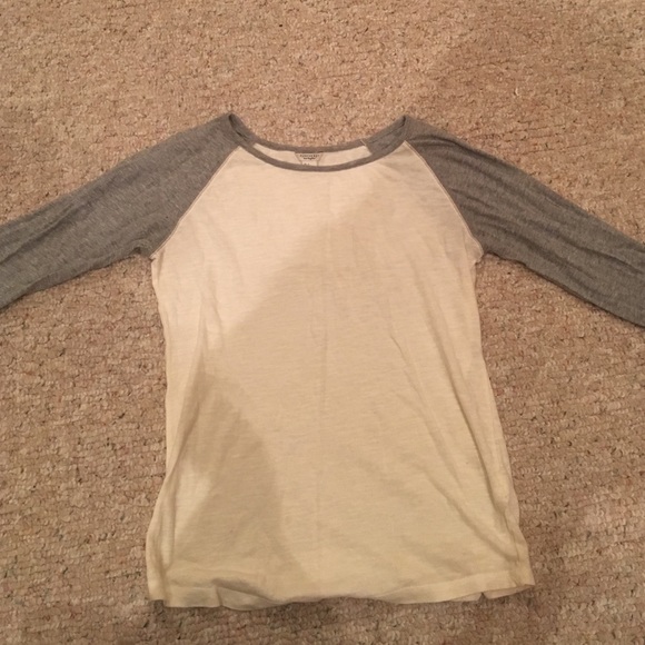 White/gray basketball tee