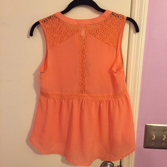 Peach lace blouse - Picture 2 of 2