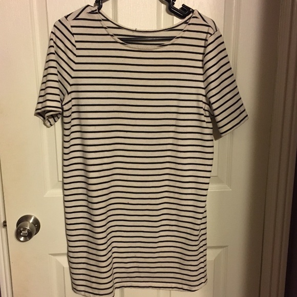 Dresses & Skirts - Super cute oversized black & white stripped shirt
