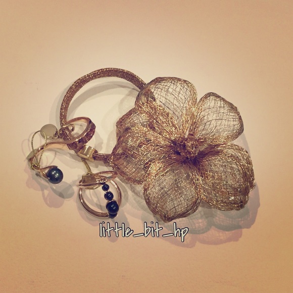 Colette Malouf Accessories - Champagne Mesh Hibiscus Snap Clip