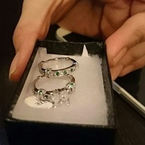 A beautiful engagement band rings