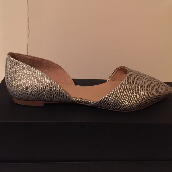 🎉Sold🎉 Pointed toe flat. - Picture 2 of 3