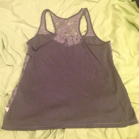 ☀️HOLLISTER tank with bow! - Picture 3 of 4