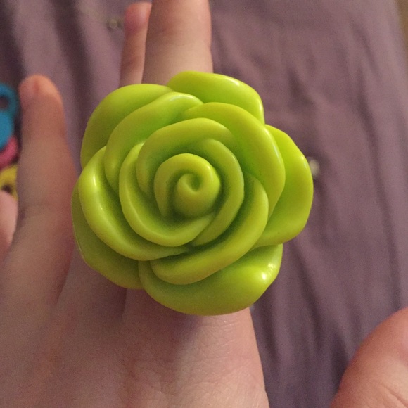 Green flower ring