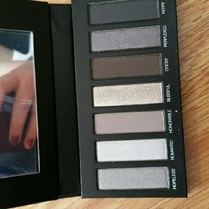 Moodstruck pallet 2 eye shadow