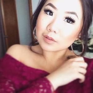 Meet your Posher, Yona