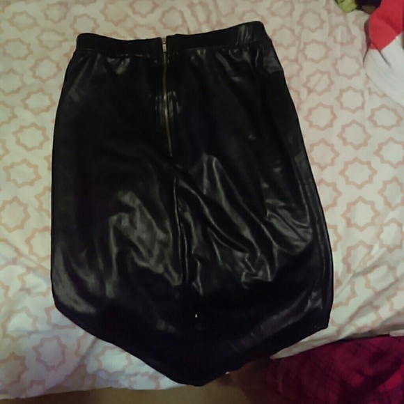 leather fitted skirt