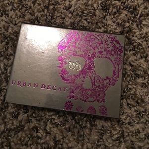 Urban Decay eyeshadow palette.
