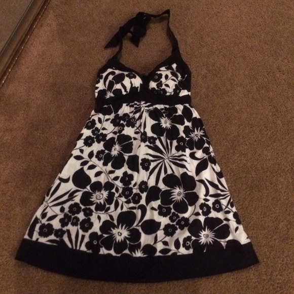 Black and white spring / summer dress
