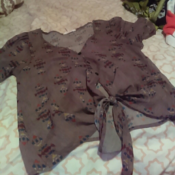 Blouse with trible patterns