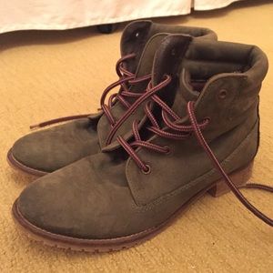 Steve Madden low rise boots size 8