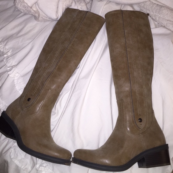 CALVIN KLEIN BRAND NEW BOOTS!!!!